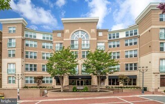 12000 Market St in Reston, VA - Building Photo