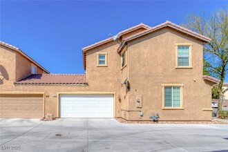 9835 W Spinnaker Creek Ave in Las Vegas, NV - Building Photo - Building Photo