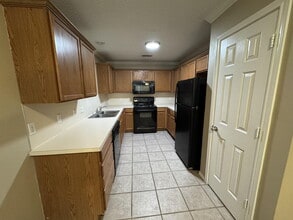 802 N Englewood Ave in Lubbock, TX - Building Photo - Building Photo