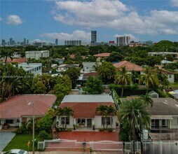 2761 SW 33rd Ct in Miami, FL - Foto de edificio - Building Photo