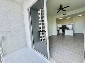 1776 Polk St, Unit 817 in Hollywood, FL - Building Photo - Building Photo