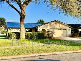 2381 Timbercrest Cir W in Clearwater, FL - Building Photo