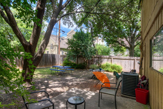 Franklin Flats in Austin, TX - Foto de edificio - Building Photo