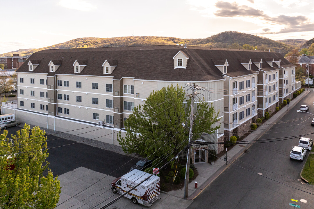 The Meridian in Suffern, NY - Foto de edificio