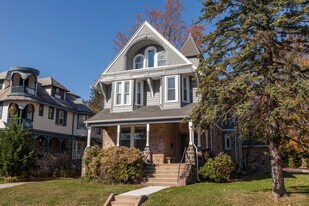 125 Windsor Ave, Unit First Floor in Narberth, PA - Building Photo