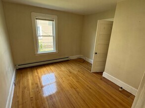 4 Hazel St in Manchester, NH - Building Photo - Building Photo