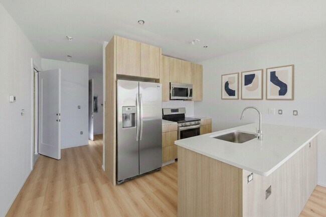 1066 Commonwealth Ave, Unit 502 in Boston, MA - Building Photo - Building Photo