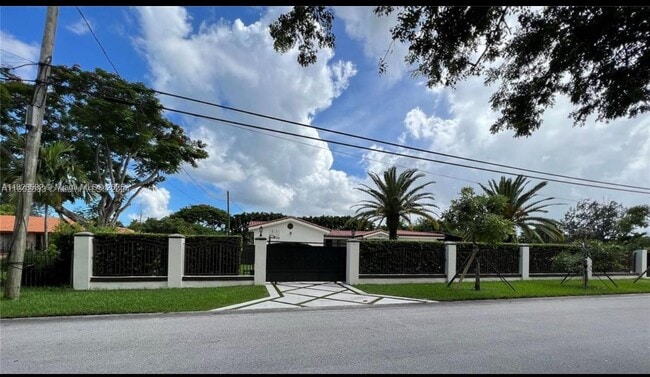 property at 11866 SW 43rd St