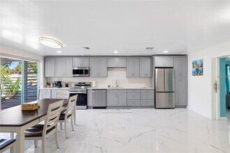 8825 Oak St in Riverview, FL - Building Photo - Building Photo