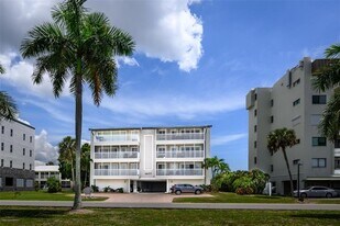 1477 Park Beach Cir in Punta Gorda, FL - Building Photo
