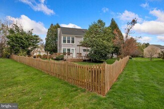 13160 Ruby Lace Ct in Herndon, VA - Building Photo - Building Photo