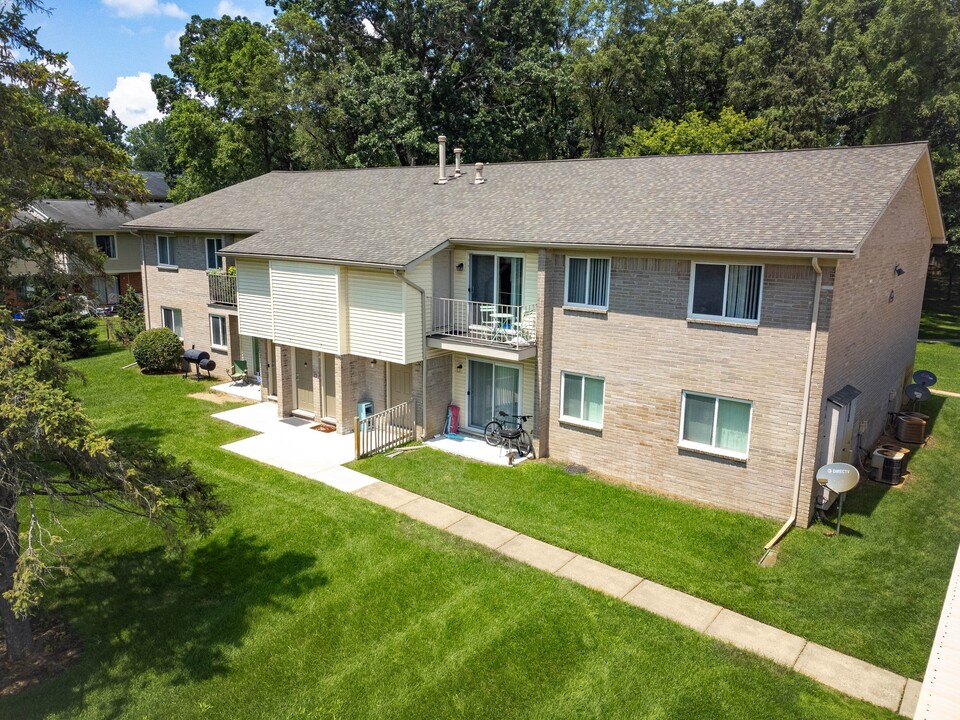 Briarwood Apartments in Waterford, MI - Building Photo