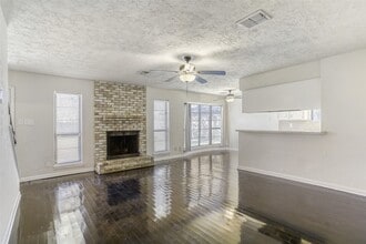 7003 Oak Bough Dr in Houston, TX - Building Photo - Building Photo