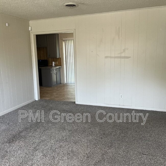 4543 E Young Ct in Tulsa, OK - Building Photo - Building Photo