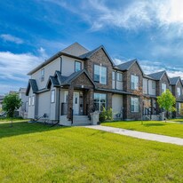 8815-8896 96 Ave in Grande Prairie, AB - Building Photo