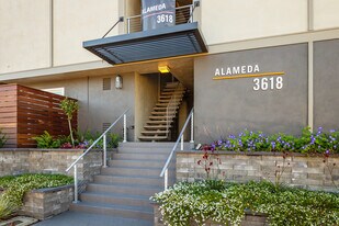 3618 Alameda Apartments in Menlo Park, CA - Building Photo