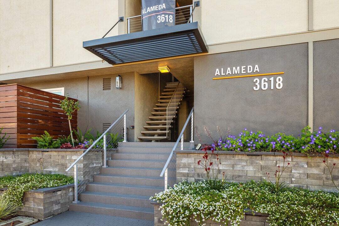 3618 Alameda Apartments in Menlo Park, CA - Foto de edificio