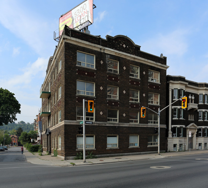 6 Tisdale St S in Hamilton, ON - Building Photo