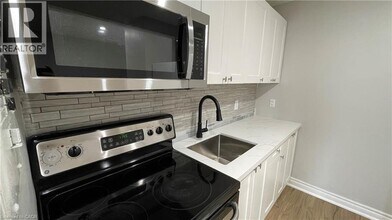 69 E Main St in Welland, ON - Building Photo - Building Photo