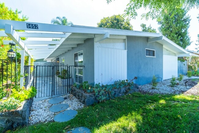 property at 5652 Fallbrook Ave