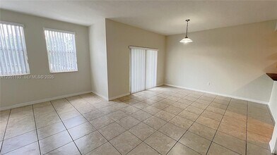 10885 NW 89th Terrace in Doral, FL - Building Photo - Building Photo