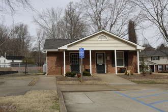 Poplar Creek Apartments in Inman, SC - Building Photo - Building Photo