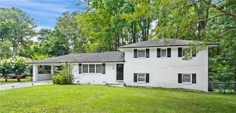 1025 Hilburn Dr SE in Atlanta, GA - Building Photo