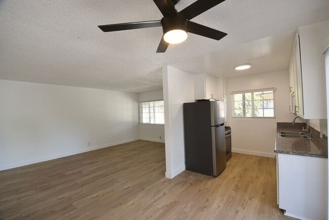 5734 Hazeltine Ave, Unit 06 in Los Angeles, CA - Building Photo - Building Photo