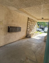 13411 Moorpark St in Sherman Oaks, CA - Building Photo - Building Photo