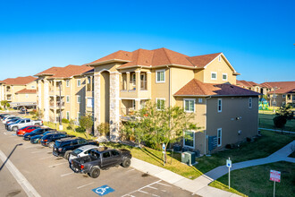 Jackson Place Apartment Homes in Pharr, TX - Foto de edificio - Building Photo