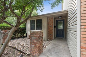 10447 Barrywood Dr in Dallas, TX - Building Photo - Building Photo