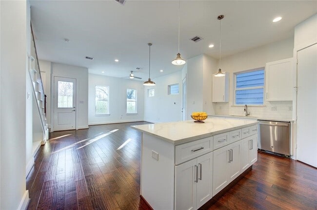 847 Rachel St