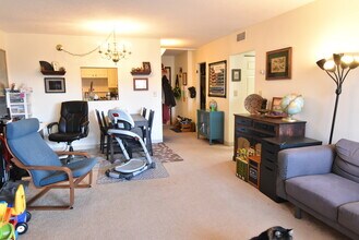 72 Centre St-Unit -7D in Brookline, MA - Building Photo - Building Photo