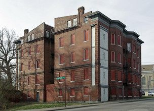 702 Ridgeway Ave in Avondale, OH - Building Photo - Building Photo