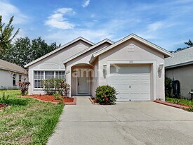 517 Summer Sails Dr in Valrico, FL - Building Photo