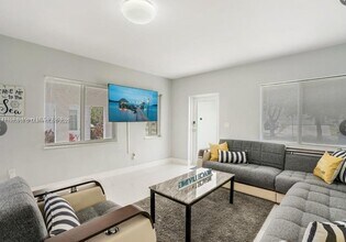 1526 NE 110th St in North Miami, FL - Building Photo - Building Photo