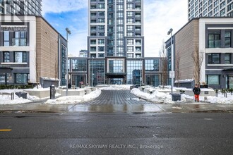 5-3235 Mabelle Ave in Toronto, ON - Building Photo - Building Photo