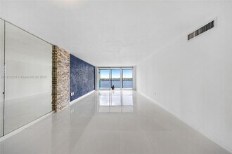 1175 NE Miami Gardens Dr in Miami, FL - Building Photo - Building Photo