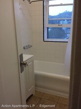 1725 N Edgemont St in Los Angeles, CA - Building Photo - Building Photo