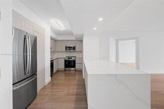 1500 Bay Rd, Unit G-0302 in Miami Beach, FL - Building Photo - Building Photo
