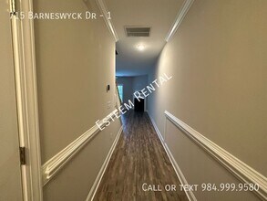 715 Barneswyck Dr in Fuquay Varina, NC - Foto de edificio - Building Photo