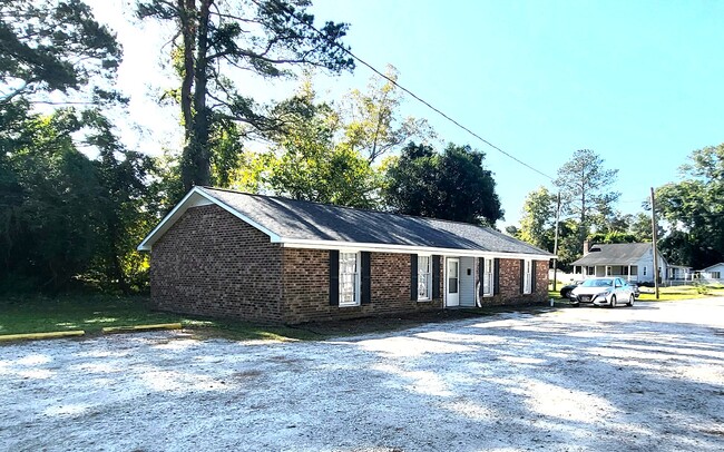 209 N Hill St in Timmonsville, SC - Building Photo - Building Photo