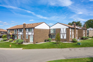 Elizabeth Lake Estates Apartments