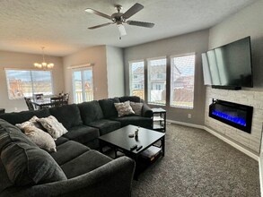 1909 Hummingbird Dr in Bellevue, NE - Building Photo - Building Photo