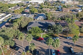 15 W McIntyre St in Edinburg, TX - Building Photo - Building Photo