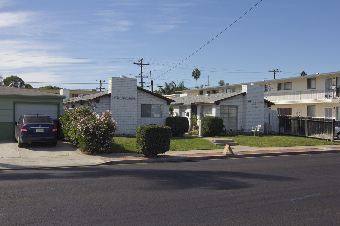 4458-4460 Bond St in San Diego, CA - Building Photo