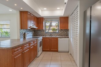 1253 White Pine Dr in Wellington, FL - Building Photo - Building Photo