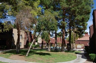 4050 Pacific Harbors Dr, Unit #14 in Las Vegas, NV - Foto de edificio - Building Photo