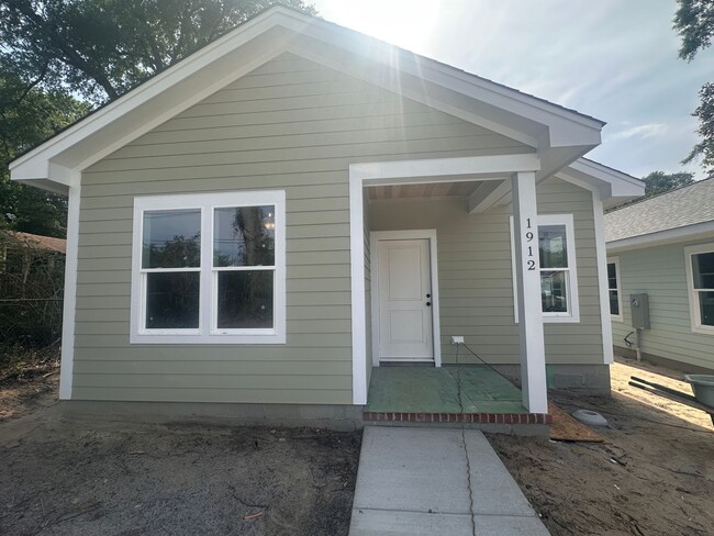 property at 1912 Oak St
