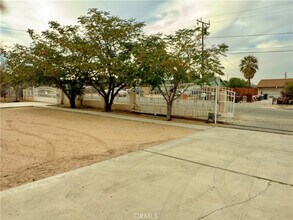 18693 Albany St in Hesperia, CA - Building Photo - Building Photo